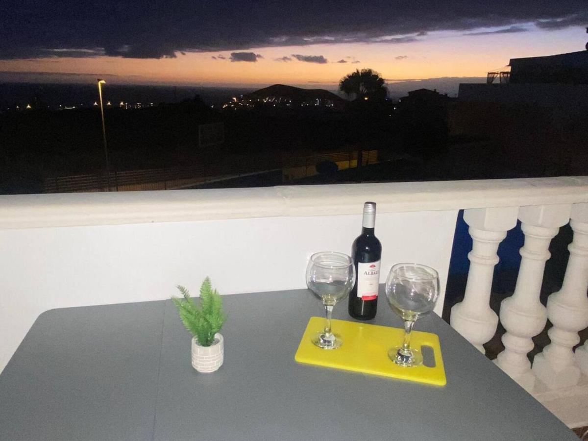 לוס כריסטיאנוס 1 Bedroom Giuly Sea Views In Los Cristianos מראה חיצוני תמונה